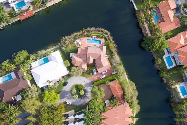 Birds eye view of a housing estate with a canal system